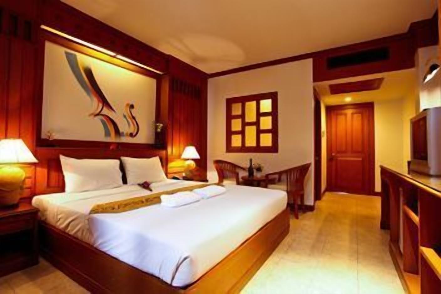 Cello Hotel Patong Exterior foto