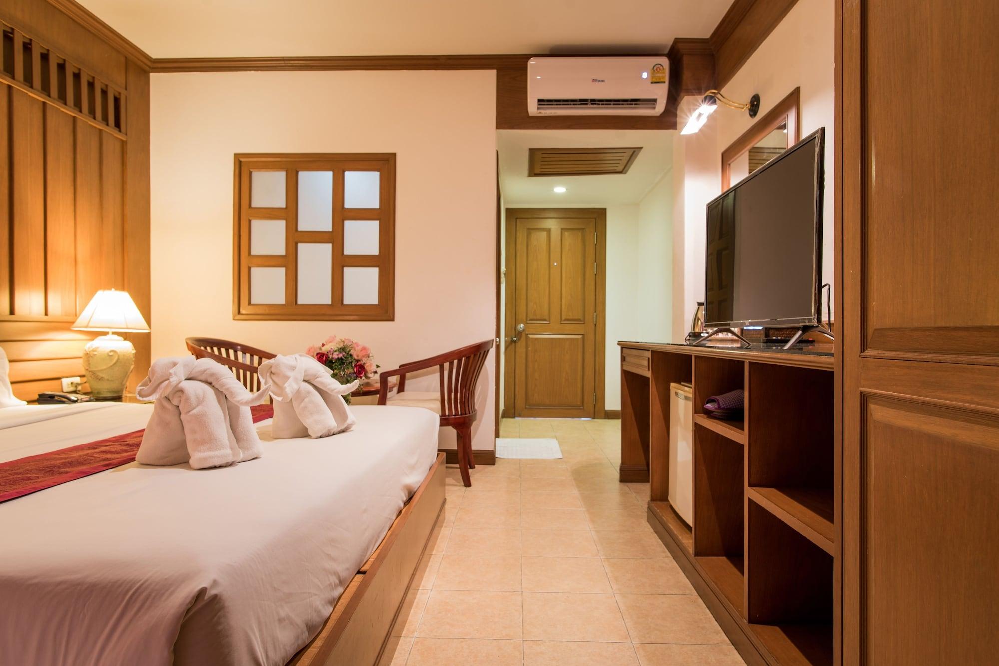 Cello Hotel Patong Exterior foto